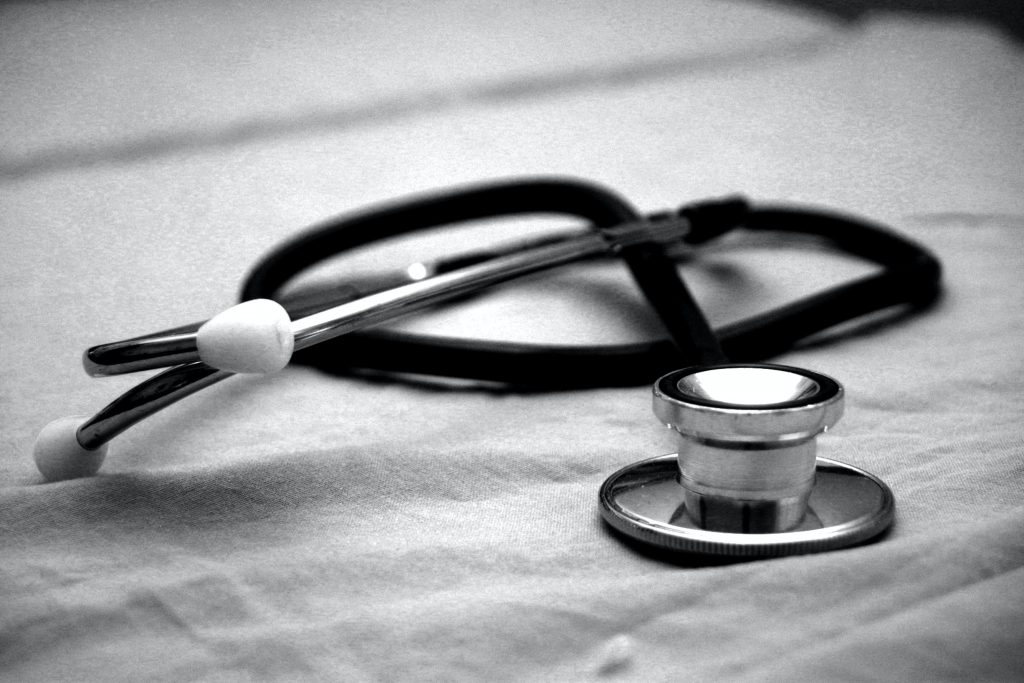 Grey-white image of a stethoscope on a table